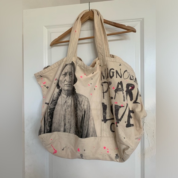 NWT Magnolia Pearl Sitting Bull Tote - Picture 1 of 5